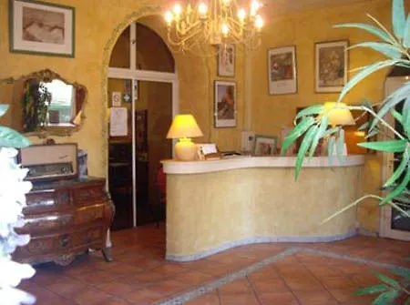 La Belle Provence 2* Nimes